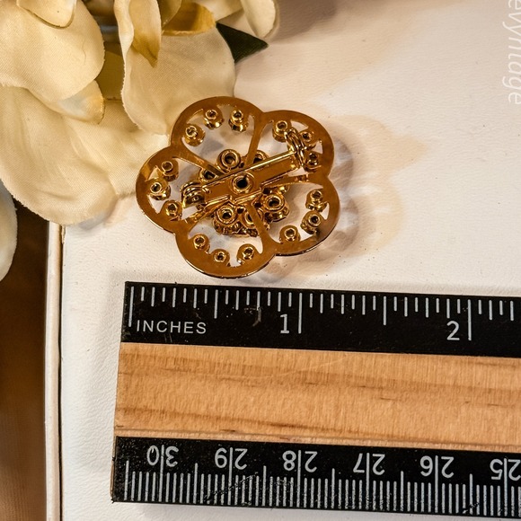 Gold and Pearl Floral Brooch - Picture 3 of 3